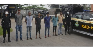 নারায়ণগঞ্জে ডাকাতির প্রস্তুতির সময় ছয়জন গ্রেফতার, অস্ত্র উদ্ধার নারায়ণগঞ্জে ডাকাতির প্রস্তুতির সময় ছয়জন গ্রেফতার, অস্ত্র উদ্ধার